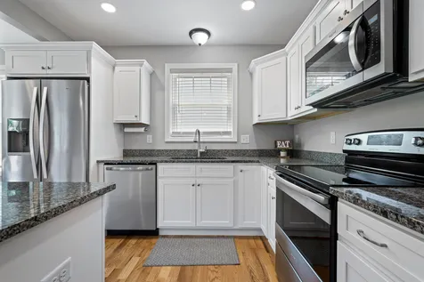 7 Horizon Drive Londonderry NH 03053