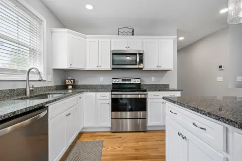 7 Horizon Drive Londonderry NH 03053
