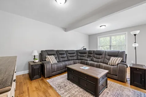 7 Horizon Drive Londonderry NH 03053