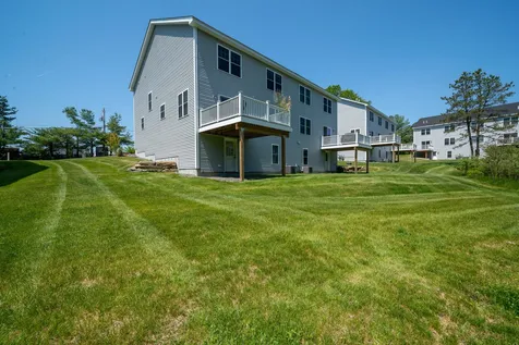 7 Horizon Drive Londonderry NH 03053