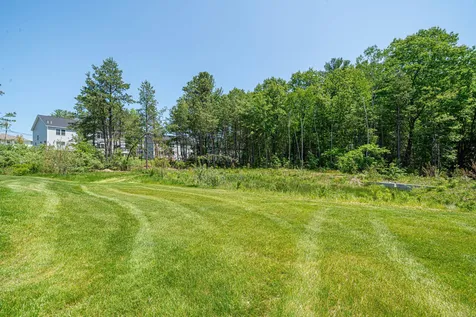 7 Horizon Drive Londonderry NH 03053