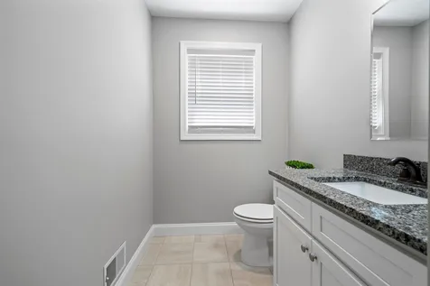 7 Horizon Drive Londonderry NH 03053