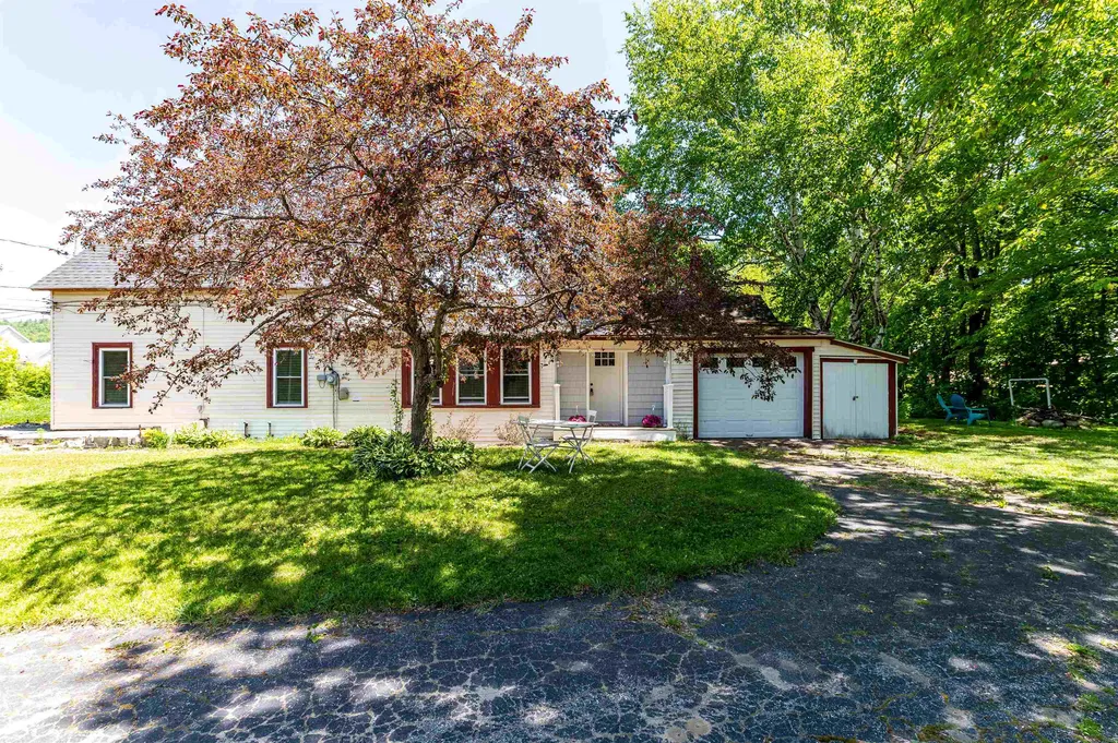 16 Bell Street Gorham NH 03581