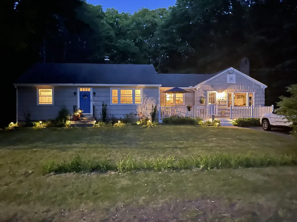 31 Pine Road North Hampton NH 03862