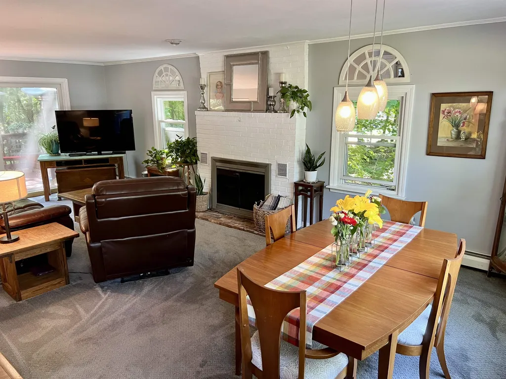 31 Pine Road North Hampton NH 03862