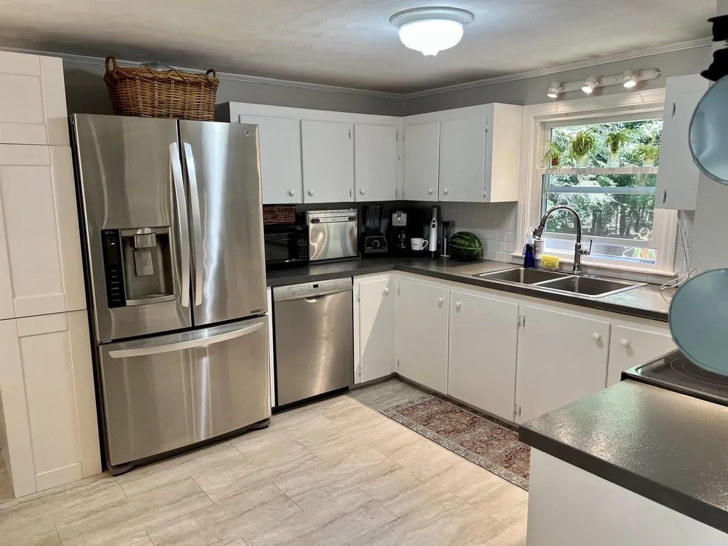 31 Pine Road North Hampton NH 03862