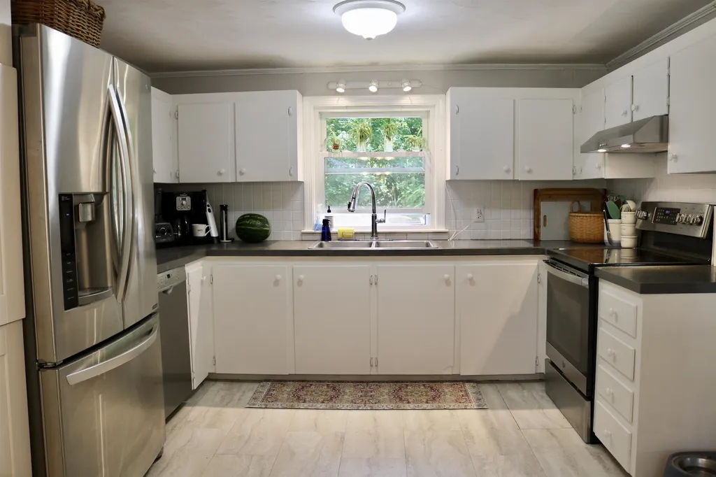 31 Pine Road North Hampton NH 03862