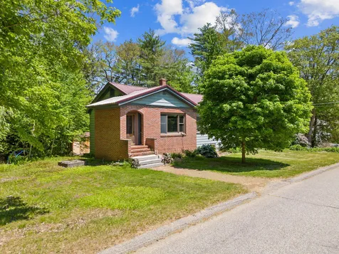 4 Maple Street Plymouth NH 03264