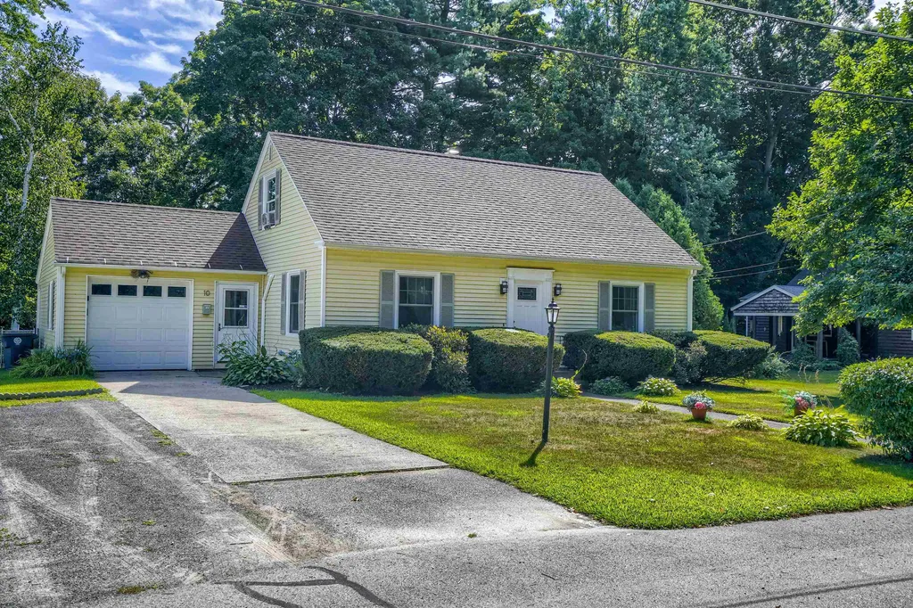 10 Burnham Avenue Nashua NH 03064