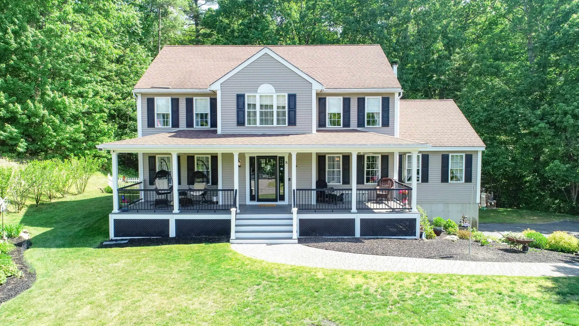 8 Hancock Drive Londonderry NH 03053