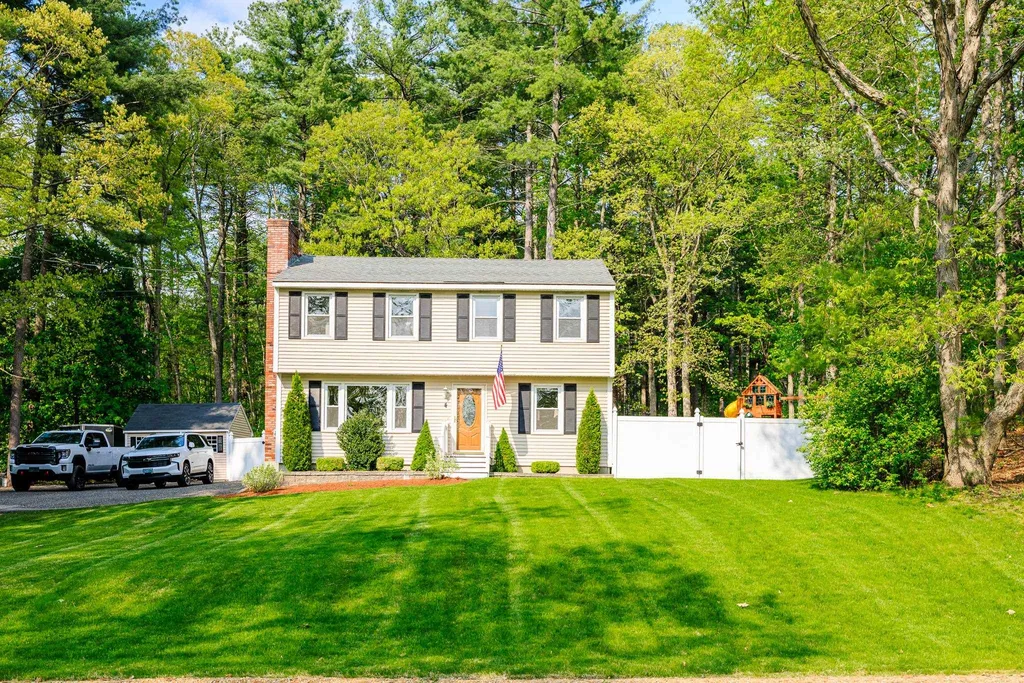 4 Patricia Drive Hudson NH 03051