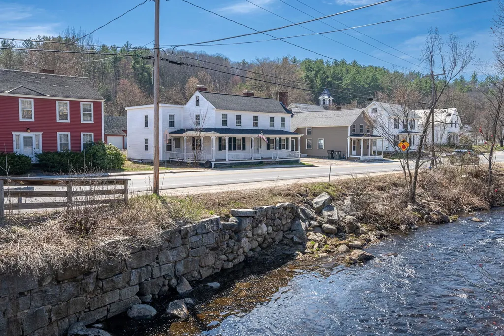 14 River Road New Boston NH 03070