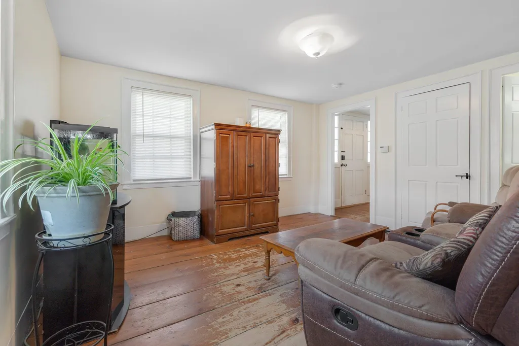 14 River Road New Boston NH 03070