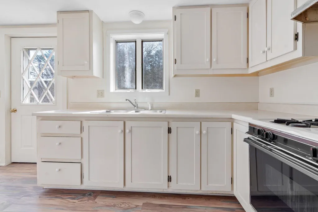 14 River Road New Boston NH 03070