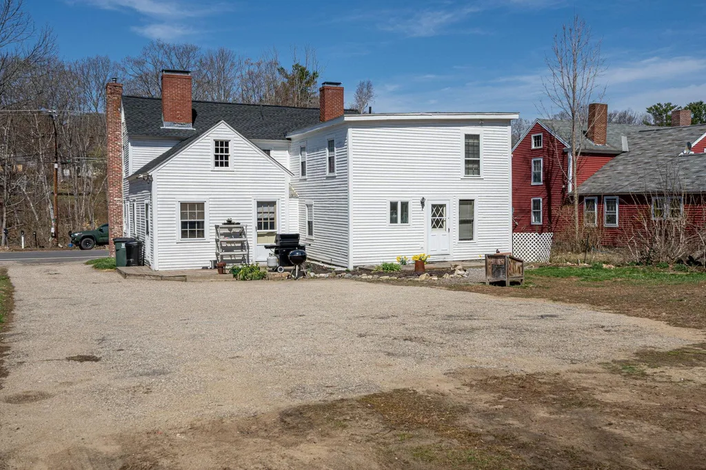 14 River Road New Boston NH 03070