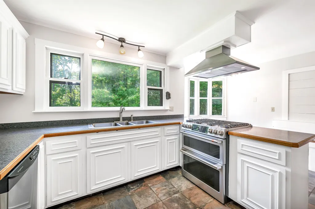 210 Cherry Valley Road Gilford NH 03249