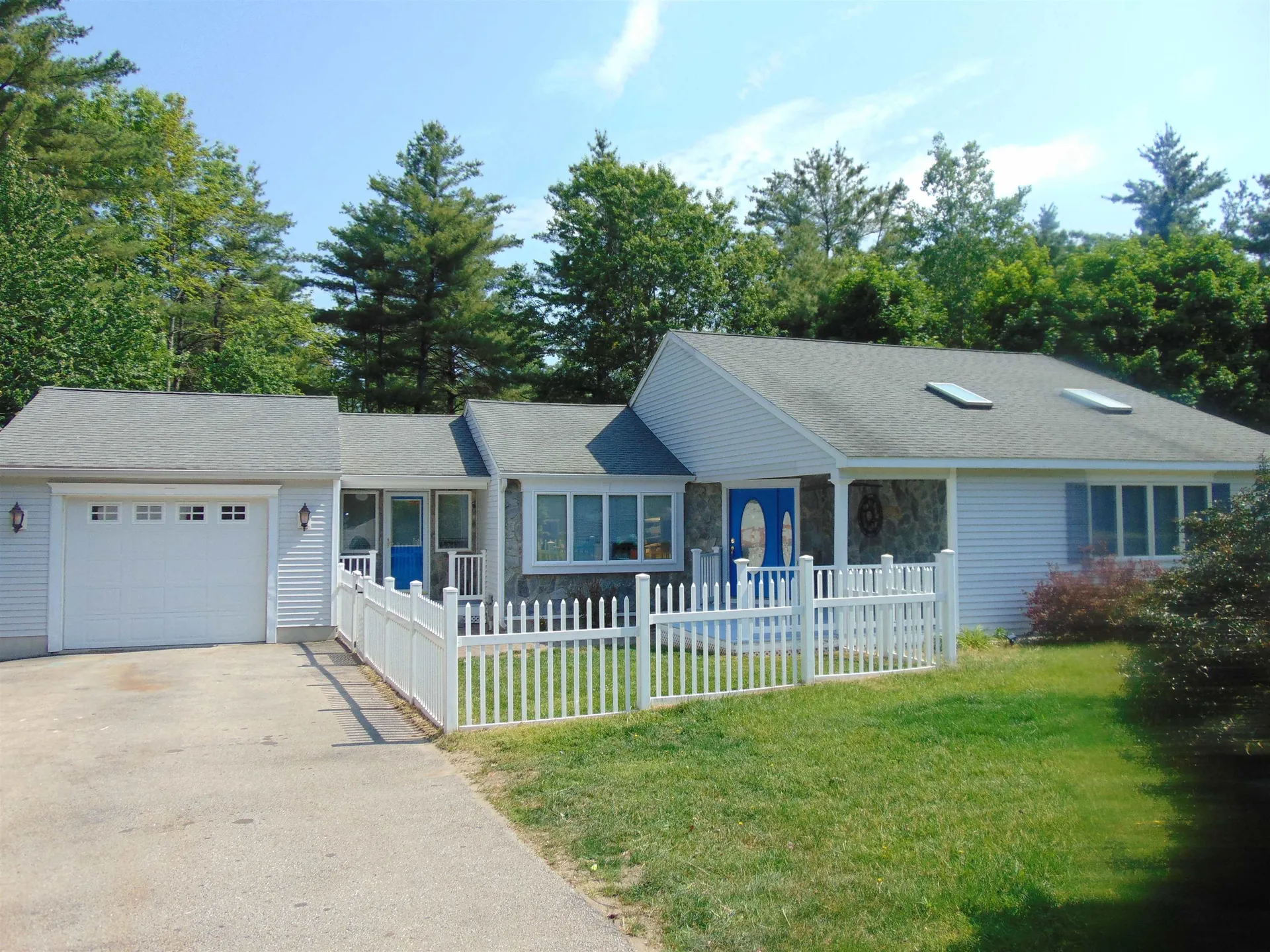 7 Hillcrest Lane Londonderry NH 03053