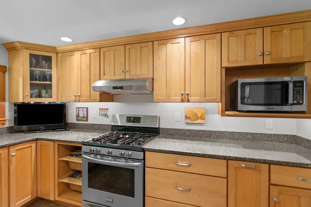 21 Allens Avenue Lee NH 03861