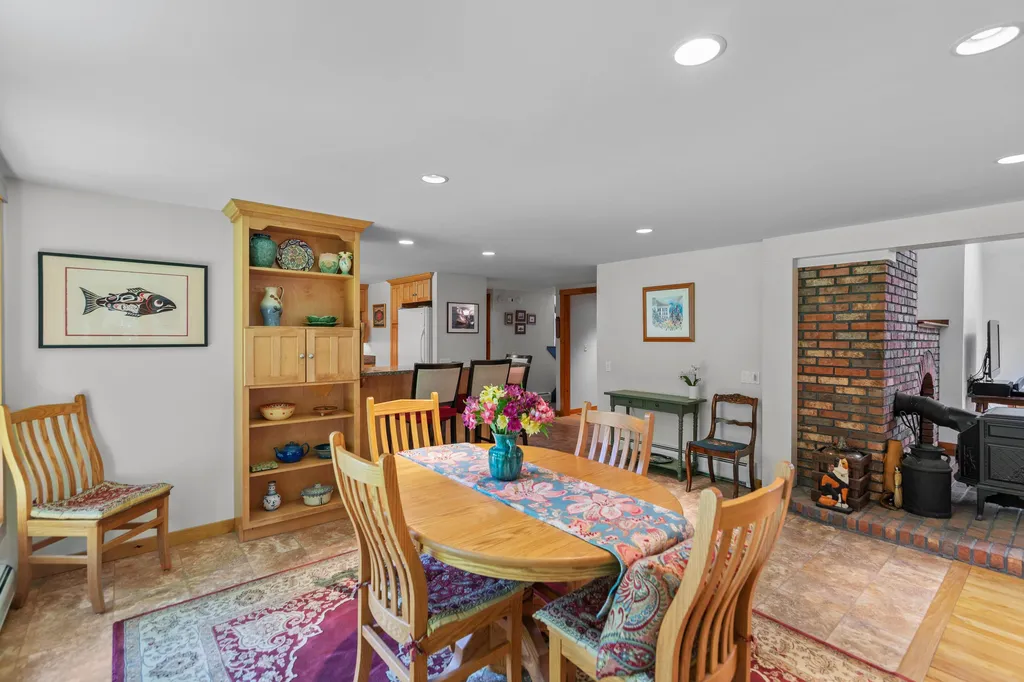 21 Allens Avenue Lee NH 03861
