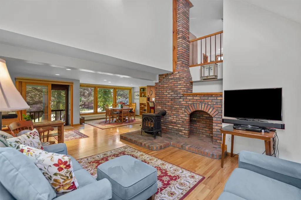 21 Allens Avenue Lee NH 03861