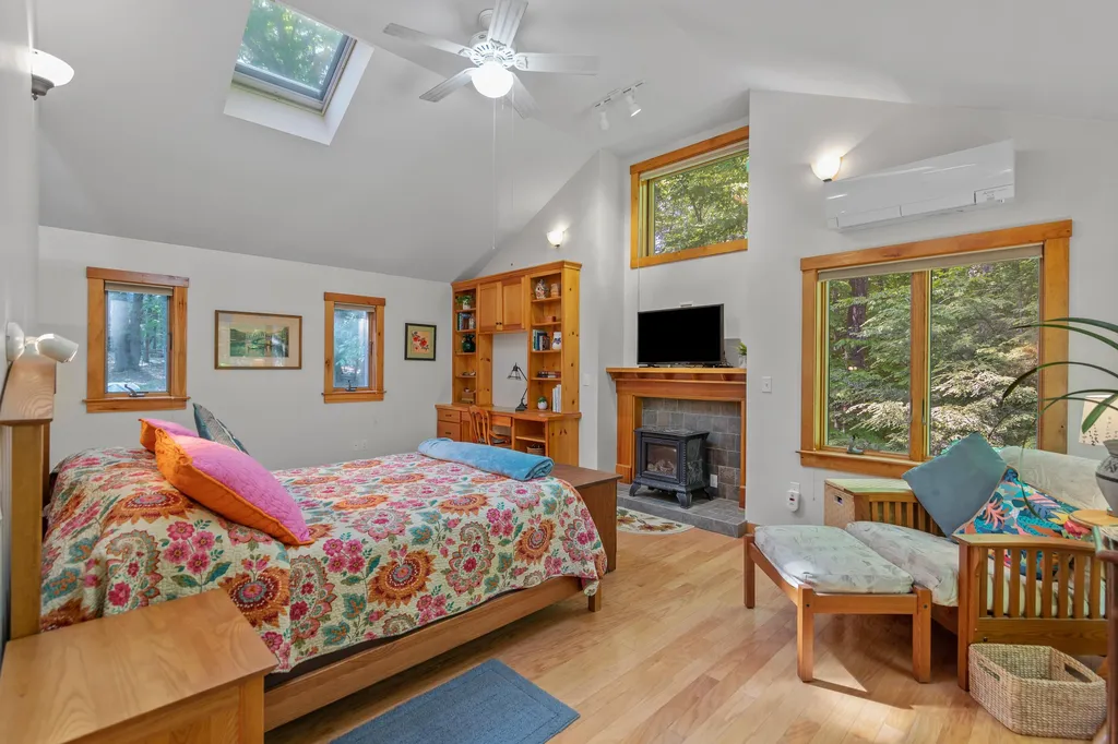 21 Allens Avenue Lee NH 03861