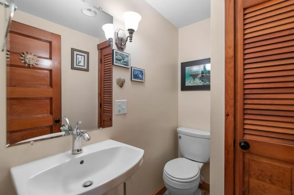 21 Allens Avenue Lee NH 03861
