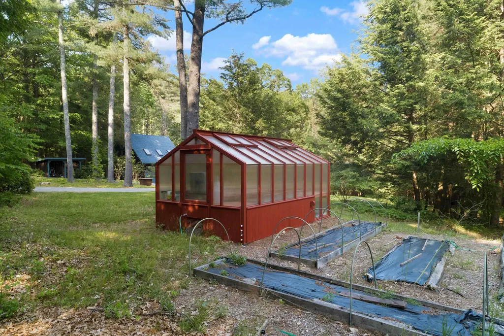 21 Allens Avenue Lee NH 03861