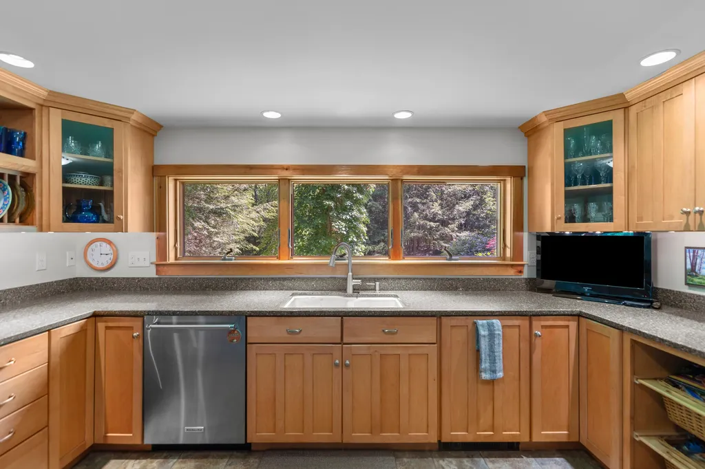 21 Allens Avenue Lee NH 03861