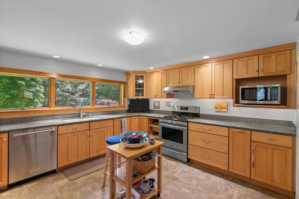 21 Allens Avenue Lee NH 03861