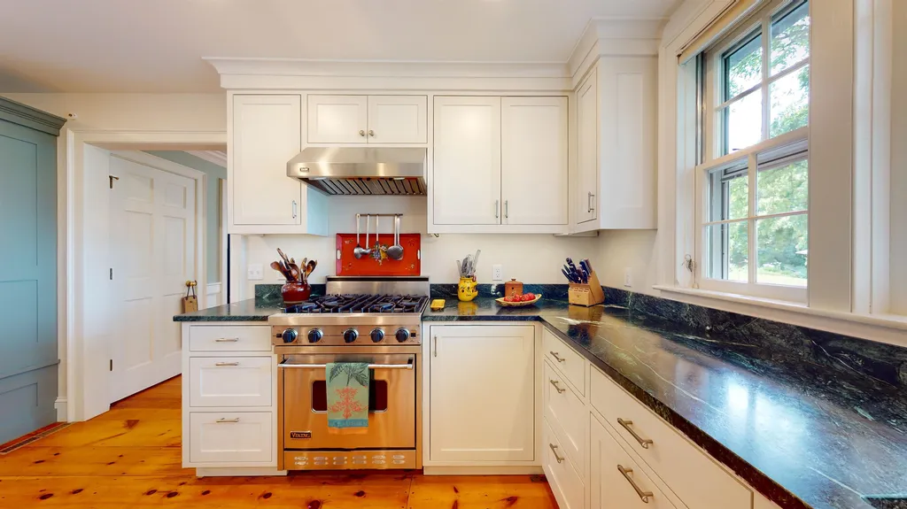 1595 Delong Road Cornwall VT 05753
