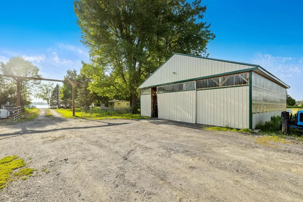 30 Senesac Place Isle La Motte VT 05463