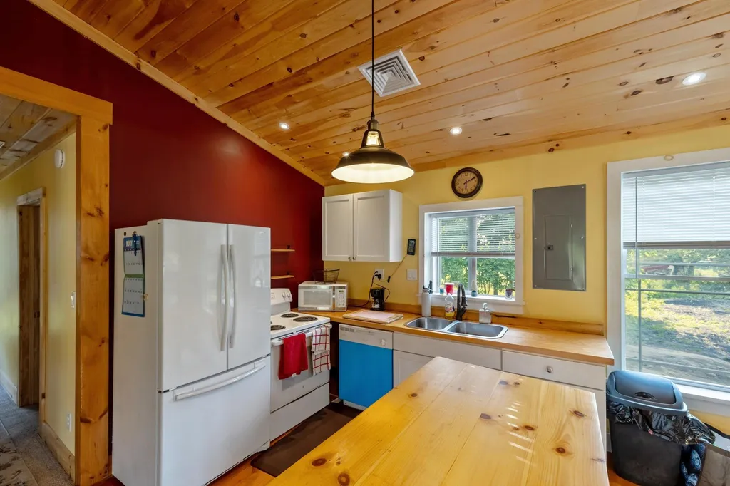 30 Senesac Place Isle La Motte VT 05463