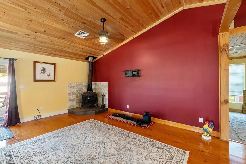 30 Senesac Place Isle La Motte VT 05463