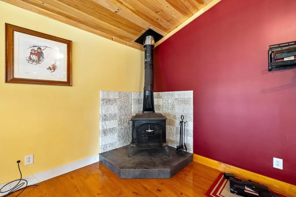 30 Senesac Place Isle La Motte VT 05463
