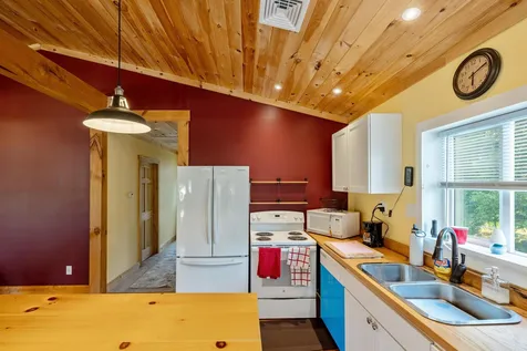 30 Senesac Place Isle La Motte VT 05463