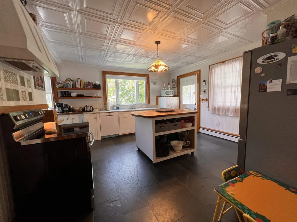 20 Highland Avenue Claremont NH 03743