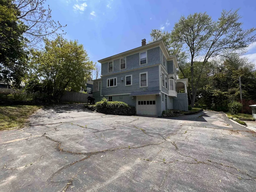 20 Highland Avenue Claremont NH 03743