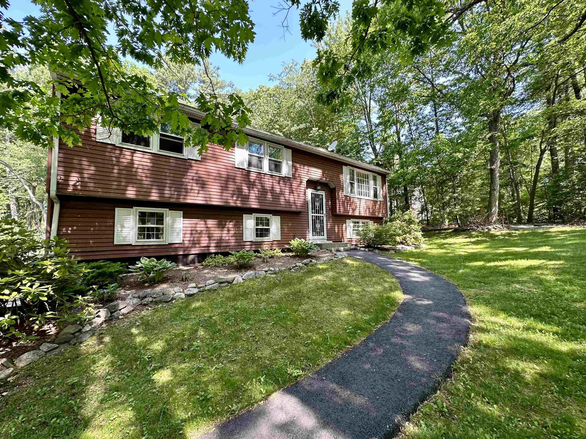 9 Spring Road Londonderry NH 03053