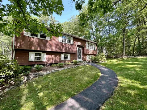 9 Spring Road Londonderry NH 03053