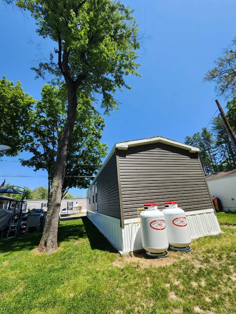 22 Elizabeth Drive Boscawen NH 03303