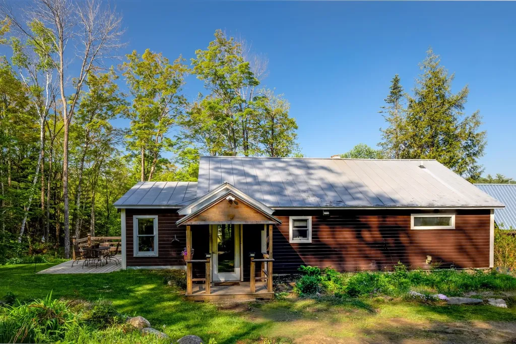 6 Kennedy Drive Chelsea VT 05038