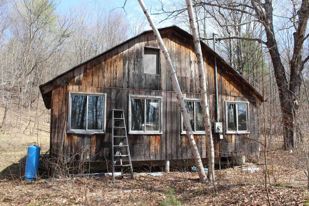 1092 Sessions Meadow Pomfret VT 05067