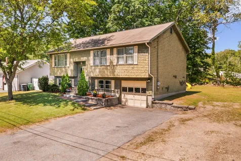 10 Jill Drive Nashua NH 03062