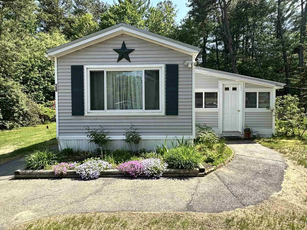 28 Hemlock Drive Tamworth NH 03886