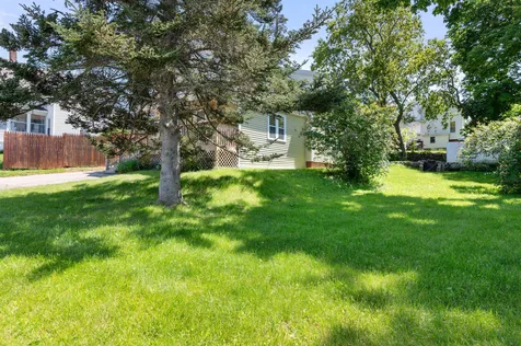 81 Winter Street Laconia NH 03246