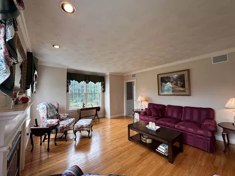 43 Anthony Drive Londonderry NH 03053