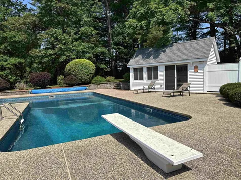 43 Anthony Drive Londonderry NH 03053