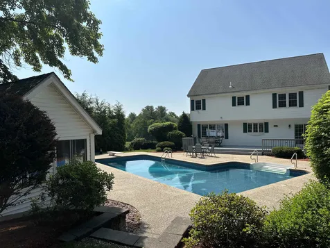 43 Anthony Drive Londonderry NH 03053