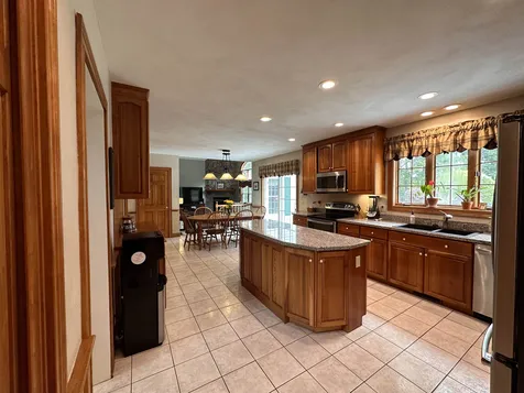 43 Anthony Drive Londonderry NH 03053