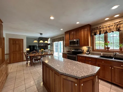 43 Anthony Drive Londonderry NH 03053